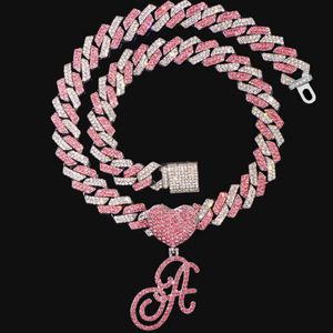 STRANDS HIP Hop Bling Pink Crystal Curve vrouwelijke initiële Cubaanse ketting Ice Shop Cubaanse ketting ketting 240424