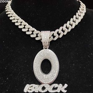 STRANDS MENS EN Dames Hip Hop Block Hanger Ketting All Crystal Cubaanse ketting Hip Hop Letter Ketting Mode charme sieraden cadeau 240424