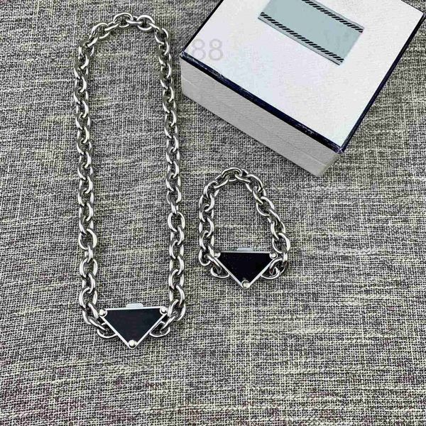 Brins, cordes designer triangle métal étiquette pendentif collier féminin star personnalité inspire de style cool chaîne de collier nouveau xab2