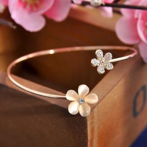 Stands Women Girl Fashion Flower Opal Crystal Bracets Gold Couche Bracelet Bracelet Bracelet Blancs de charme