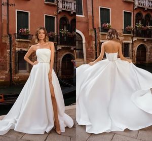 Bretelles Sexy Cuisse Fendue Une Ligne Robes De Mariée Avec Ceinture De Cristaux Sans Manches Boho Jardin Simple Blanc Robes De Mariée À Lacets Dos Femmes Robes De Mariée YD