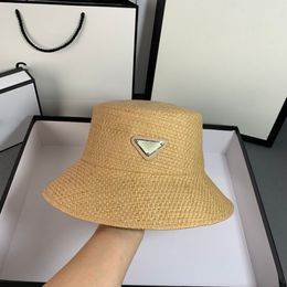Chapeau de paille Designer Triangle Lettre Large Brim Chapeaux Summer Beach Vacation chapeau Mode Casual Sun Caps