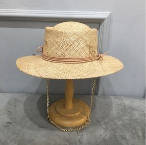 Chapeau de paille pour les femmes avec une chaîne de lettres à bordur large chapeau de soleil chapeaux d'été Cap de plage