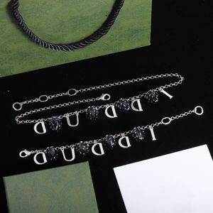 Collier de créateur de fraises, bracelet ras du cou pour bracelets unisexes avec lettres, chaîne en or, colliers à breloques