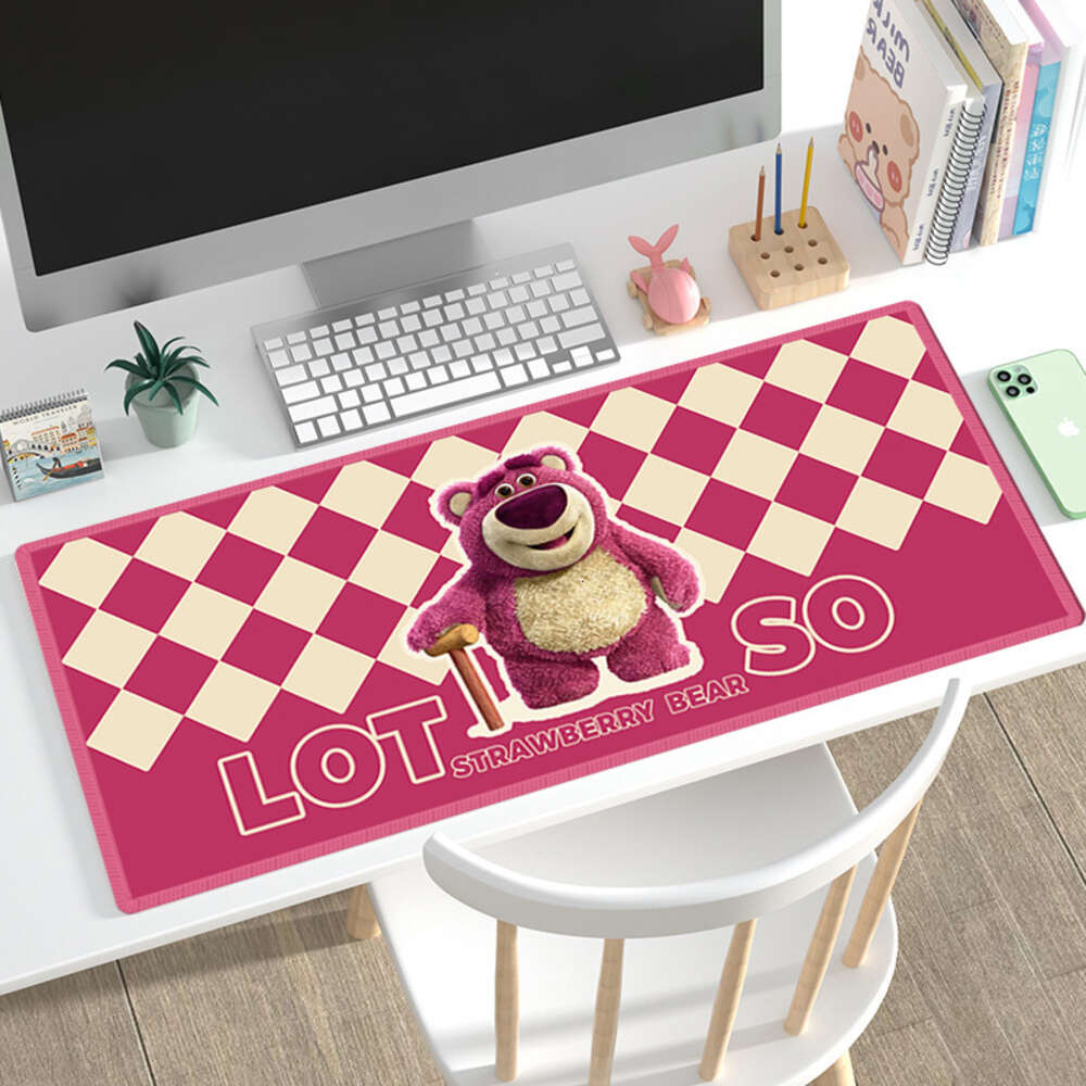 Aardbeibeer Gepersonaliseerde Cartoon Leuke Extra Grote Kantoortafel Warmteoverdracht Afdrukken Antislip Lock Edge Muismat