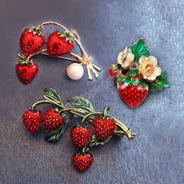 Aardbei broches voor vrouwen rode aardbei bloem bruiloften party casual revers broche pins gift