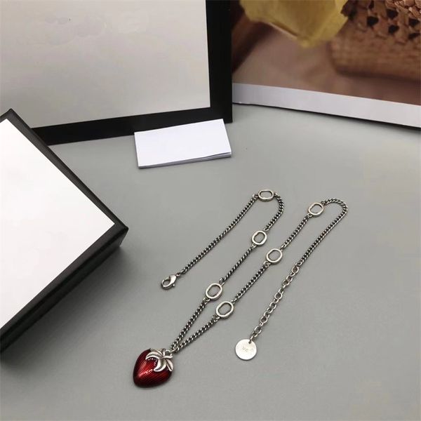 Fraise Lettre Designer Pendentif Colliers Avec Boîte Argent Bijoux Élégants Hip Hop Punk Collier Unisexe Seiko Chaînes