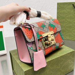 Strawberry Moonlight Treasure Box Mode Alles Temperament Locking Bag Vrouwelijke Kleine Vierkante Keten Bar Bag Enkele Schouder Crossbody Tas