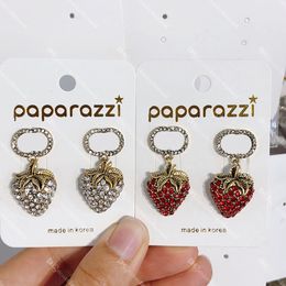 Pendientes con colgante de fresa S925, pendientes llenos de cristal, tachuelas con letras entrelazadas para mujer