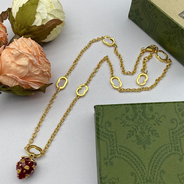 Collar con colgante de fresa chapado en oro de 8 quilates para mujer, medallón de diamante de mora, collar de moda clásico, regalo de fiesta, joyería