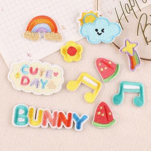 Aardbei Regenboog Geborduurde Patches Leuke Cartoon Letters Opstrijkbare Appliaue Geassorteerde Decoratieve Borduursels Opnaai Patche Voor Kleding Hoed Jeans DIY Accessoires