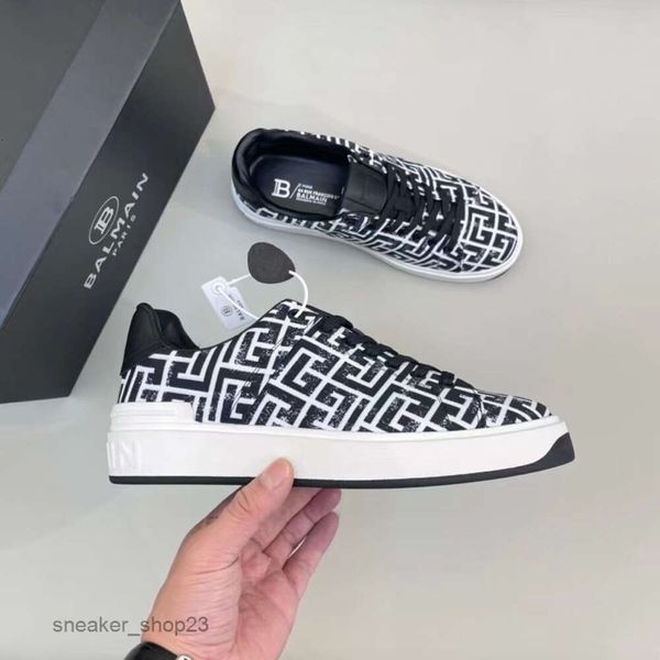 Street Men's High Designer Low Sports Casual Chaussures à carreaux Top Sneaker Limited Edition Mens Top Fashion Casual Trendy American Balmaiin Qualité O9ao