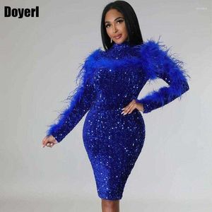 Streetstyle-jurken Casual jurken Blauwe pailletten voor dames Feest Glitter Veren Diner Avondjurk Midi Ruglooze Bodycon Club Verjaardag HKD230912