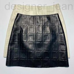 Vestidos de estilo callejero Diseñador Diseñador Falda de cuero de PU de alta calidad Moda Imperio Cintura Una línea llena de letra F impresa FXXW