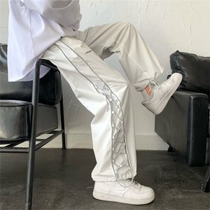 Streetwear blanc Cargo hommes surdimensionné large Harajuku pantalons de survêtement mode Joggers Skateboard pantalon Techwear 220705