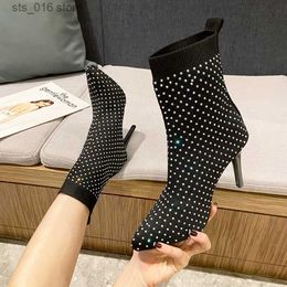 Tissu de tissu en tissu en ramine sexy Crystal Bottins de mode pour femme pointues chaussures Toe Party Modern Automne Boties T