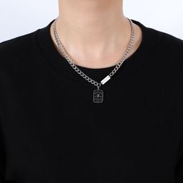 Selección estricta de letras, collar de acero de titanio de marca cuadrada, diseño femenino y de nicho, cadena de suéter de alta gama hip-hop, moderna