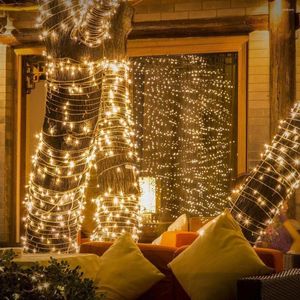 Cuerdas 200/300 LED Columna de bombilla alimentada por batería Árbol de Navidad Decoración Lámpara Cadena IP44 Patio Luz decorativa