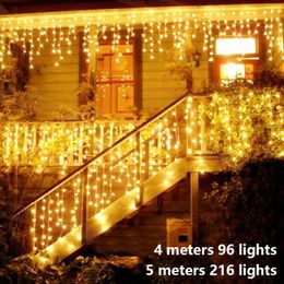 Cuerdas 4M / 5M 96 / 216LEDS Icicle String Lights Guirnalda colgante Luz de hadas Decoración al aire libre Impermeable Gota LED Cortina Lámpara de vacaciones