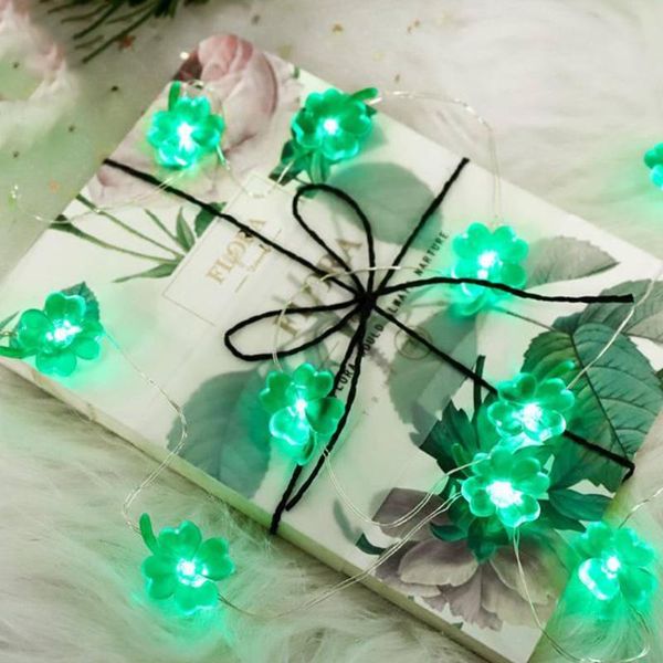 Strings LED 20LED s guirlandes lumineuses à quatre feuilles Shamrock modèle lampe fil de cuivre avec télécommande décoration verte bannière toile de jute suspendus guirlande LED LED