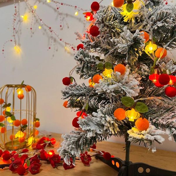 Cuerdas Lámparas LED Luces de colores de frutas rojas Linternas de cadena Lámpara Pequeña decoración de ambiente navideño navideño