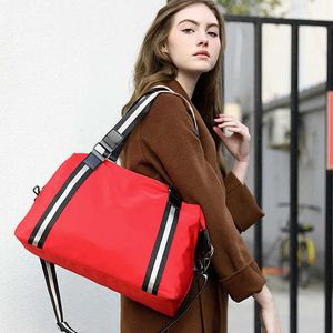 Streep Reistassen Vrouwen Duffle Bagage Bag Nylon Draagbare Vouwen Grote Handtassen Tote Vrouwelijke Weekendzakken Engeland Pouch XA668WB Y0721