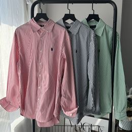 Gestreepte blouse voor heren Dames luxe casual shirts Borduren Paardenblouses Unisex Kleurrijk koppeloverhemd Zonnebrandcrèmejassen met hoge kwaliteit SML