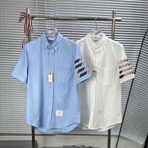 Gestreept vier shirt met korte mouwen voor zomerse casual slijtage van de zomerse heren, comfortabel en ademend