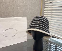 Gorro de Lana de Punto a Rayas Otoño e Invierno para Mujer Estilo Coreano Sentido del diseño Versátil Cara de Aspecto Pequeño Viaje Sombreros de Cubo Simples