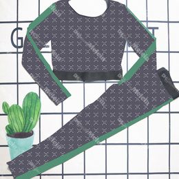 Conjunto de 2 peças com estampa listrada e letras esportivas para mulheres, tops de manga comprida, leggings de corrida