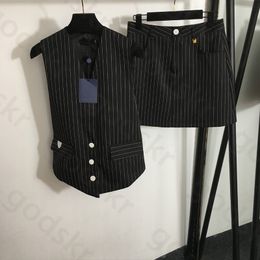 Gilet rayé jupe courte du créateur de mode pour femmes bouton V veste de gilet à cou