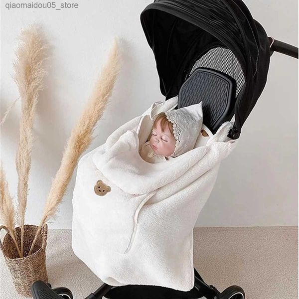 Pièces de poussette accessoires Couverture de capuche à vent de poussette pour bébé gardez au chaud en automne et en hiver.Les bébés sortent de sacs à manteau épais et sont transportés par des cintres Q240416