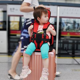 Accessoires voor wandelwagenonderdelen Multifunctioneel zitkussen voor eetkamerstoel Bagagekoffer Baby-autoveiligheidsgordel Schoudervulling Kruis Polsband Verstelbaar 230626