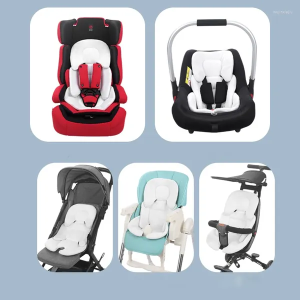 Poussez les pièces bébé coussin siège d'auto insert la tête du cou