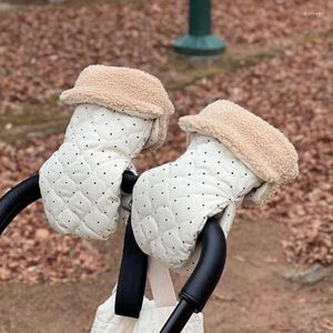 Pièces de poussette pour bébé, gants à poignée épaissie, mitaines chauffantes en Nylon, équipement d'hiver essentiel, couvertures coupe-vent en polaire