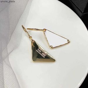 Étalon 2022 Nouvelles boucles d'oreilles triangulaires pour femmes créatrices mode oreille poteaux bijoux cadeaux