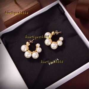 Stud 2024 Boucles d'oreilles de marque de mode Clous d'oreilles de haute qualité Boucle d'oreille de luxe de luxe Classique Bijoux en perles d'or pour femmes Cadeaux de mariage Cadeaux de fête Bijoux Brincos