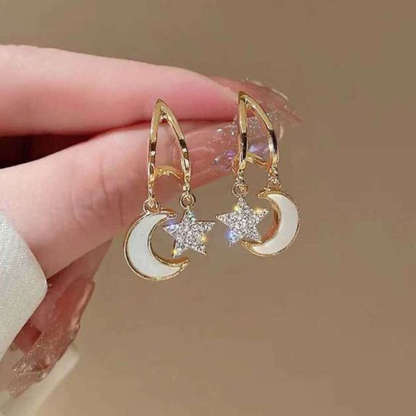 Stud 2024 Nouvelle tendance de la mode Design unique Élégant Délicat Zircon Shell Star Moon Boucles d'oreilles Femmes Bijoux Party Premium Gift Wholesale love agréablement surpris.