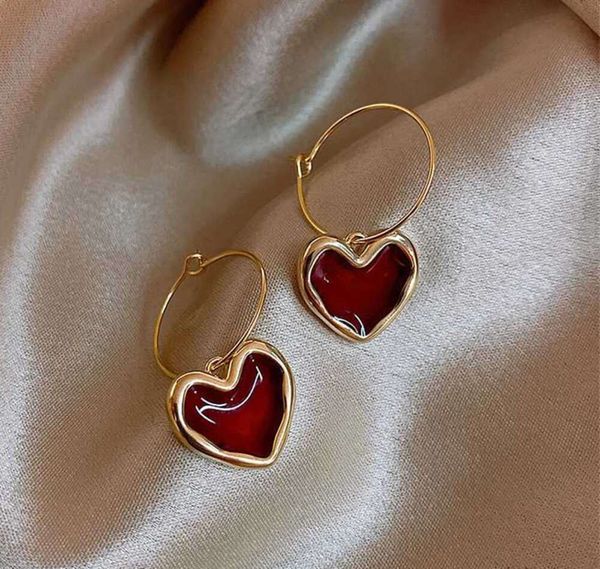 Stud 2024 Été Nouvelle Mode Rétro Tendance Coeur Rouge Simple Délicat Élégant Dames Boucles D'oreilles De Luxe Cadeau D'anniversaire R231116