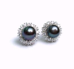 Boucle d'oreille clou 8-9mm Akoya perle naturelle noire