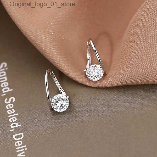 Stud 925 Sterling Silver Flash Diamond Pendientes Clip Mujeres Moda coreana Pendientes de cristal para clips femeninos en el anillo de oreja Piercing Q231206