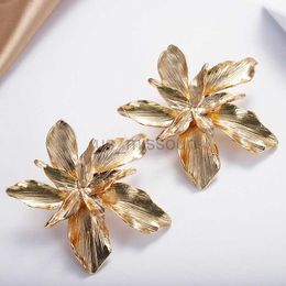 Stud Aensoa Groothandel Vintage Metal Gold Color Flower Grote oorbellen voor vrouwen 2021 NIEUWE FASOM BLOEMEN VERSCHRIFTEN Earrings sieraden Gift J230529