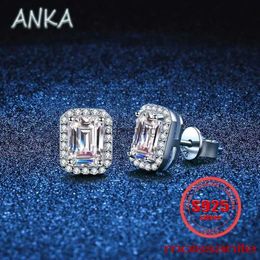 Stud ANKA NIEUWE S925 sterling zilveren oorbellen rechthoek stralende groep moeder groen gesneden D kleur 1ct moissanite damesoorbellen YQ240110