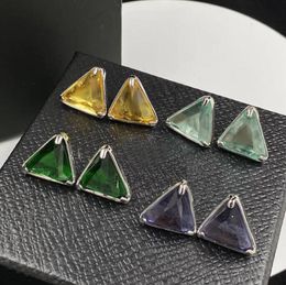 Stud Candy Couleur Triangle Diamant Charme Boucles D'oreilles Stud Mode Lettre Filigrane Goujons Émeraude Cristal Gouttes D'oreille Cerceaux Avec Boîte