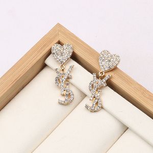 Stud Klassieke Letter Stud 18K Verguld Luxe Merkontwerpers Geometrisch Zilver Beroemde Vrouwen Kristal Strass Parel Oorbel Bruid Bruiloft Feest Sieraden 9 Stijl