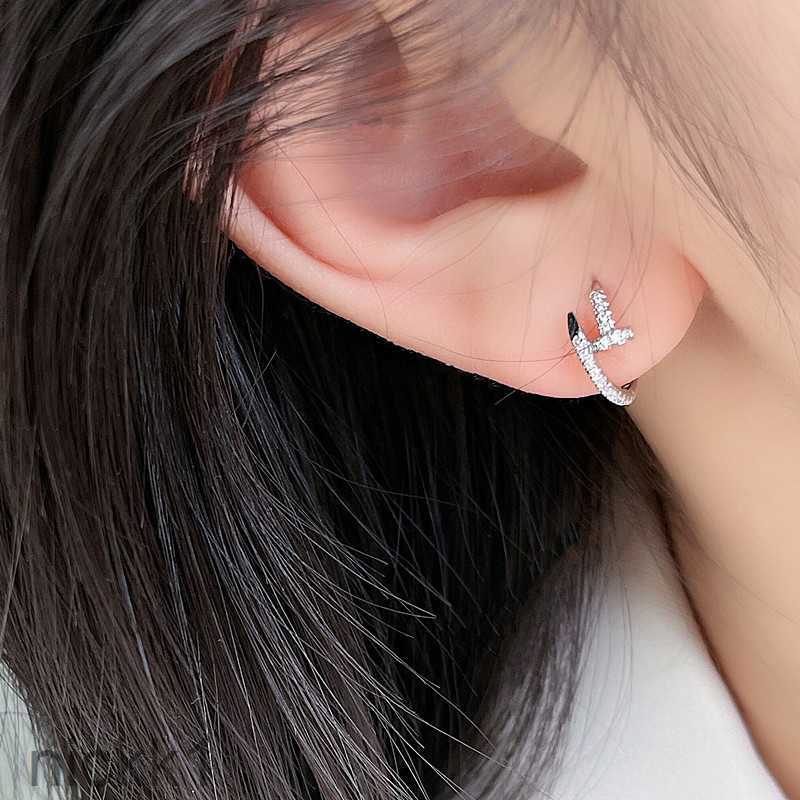 Stud Classic Sterling Sier Nail Earring s Temperament Light Fashion Brand Party Premium Jewelry 230729 YZM0