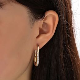 Stud Dckazz Couleur Or Ushape Hoop Boucles d'oreilles Fille Trendy Déclaration Party Wear Bijoux Simple Style Cuivre Boucle d'oreille Fête des Mères Cadeau 230928