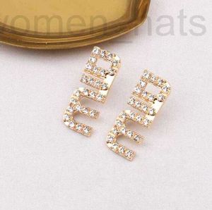 Diseñador de pernos Simple 18K Chapado en oro Diseñadores de marcas de lujo Cuelgan letras 925 Plata Geométrica Mujeres Cristal Rhinestone Pendiente largo 2 colores T5ML