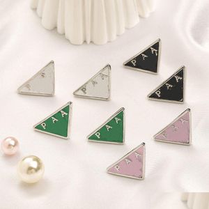 Stud Designer Triangle oorbellen 2023 Stijl Luxe sieraden Love Women Gift Roestvrij staal Zwarte letter Familie Drop levering Dhs0j