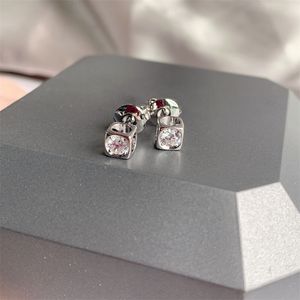 Stud DV s925 One Diamond Pendientes de plata Lujo francés Famosa marca Ladies Charm Party Gift Venta al por mayor 230804